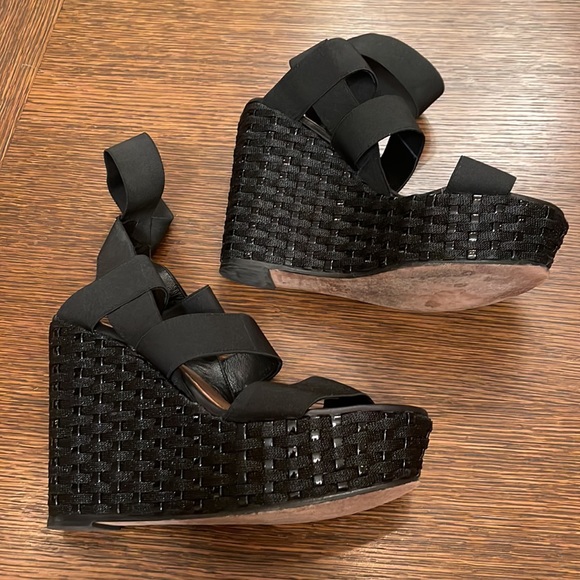 Donald J Pliner WINNIE Basic Elastic Platform black wedges - Picture 4 of 13